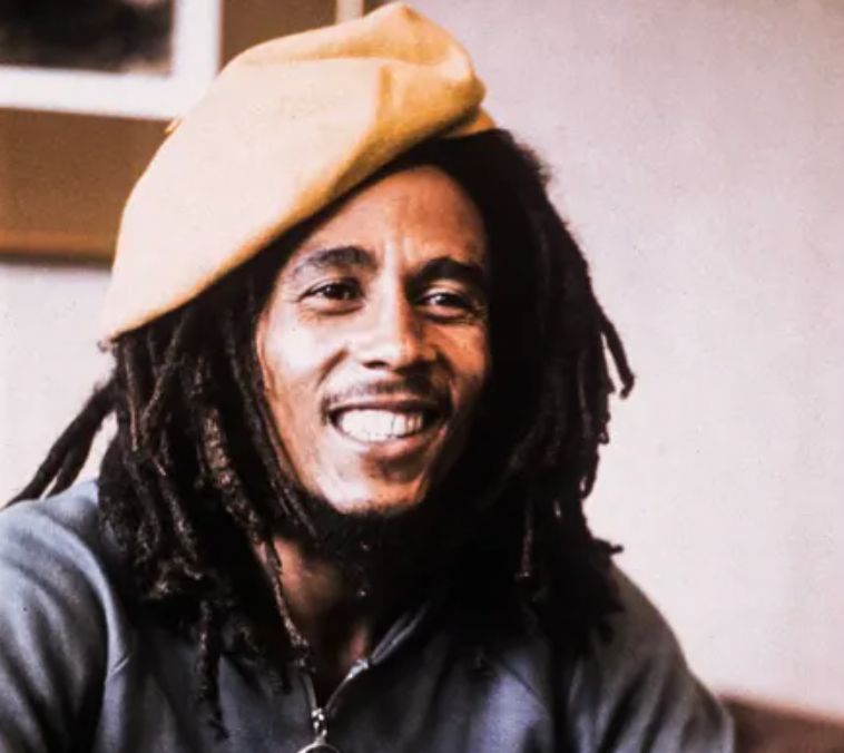 10. "Vive para ti mismo y vivirás en vano; vive para los demás y vivirás de nuevo".