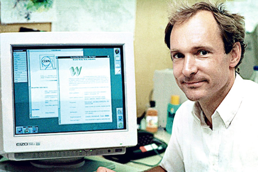 2. Tim Berners-Lee inventa la WWW