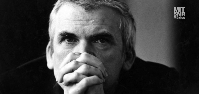Milan Kundera, lecciones de liderazgo desde la revolución y la libertad que defendió con su arte