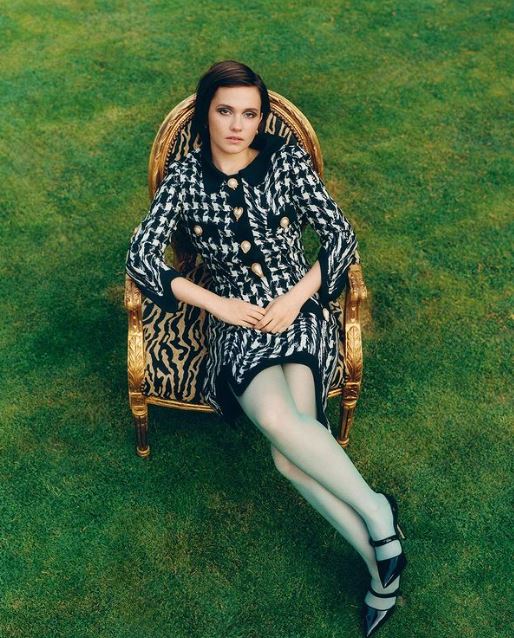 6. "Muchas de estas cosas pueden ser abrumadoras y puedo desmayarme porque son muchas, pero lo que trato de recordarme es simplemente estar presente", Cailee Spaeny (Priscilla)