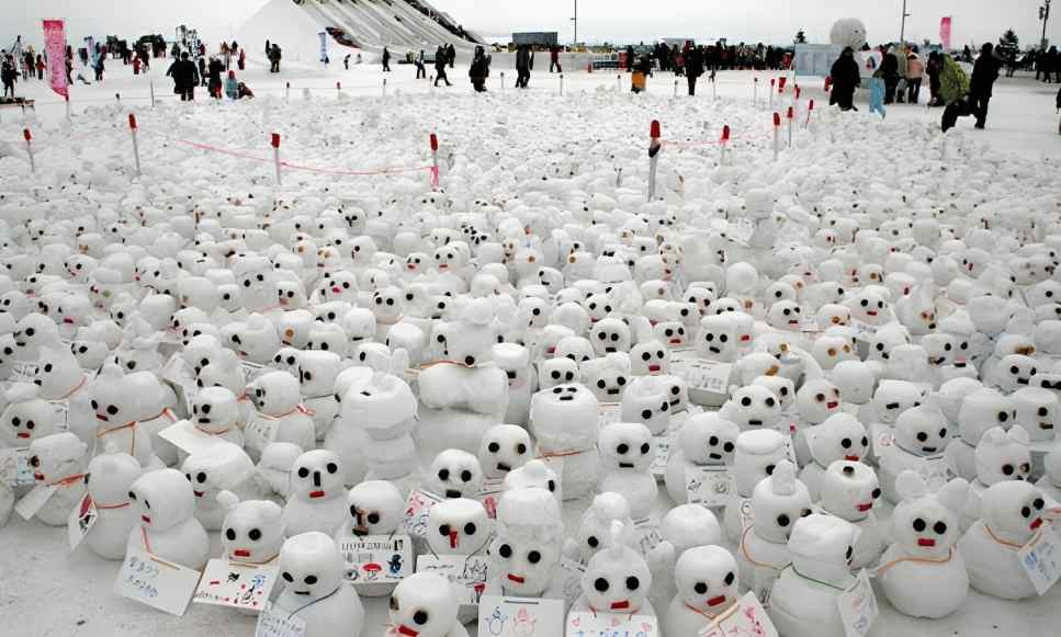2. Japón es el lugar donde más muñecos de nieve construyeron en un periodo de tiempo