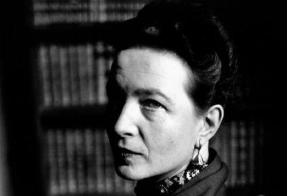 2. “Que nada nos defina. Que nada nos sujete. Que sea la libertad nuestra propia sustancia”.