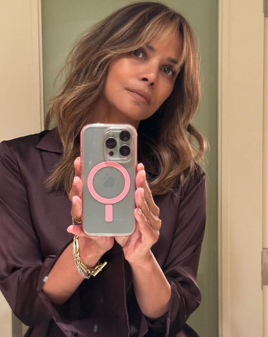 2. "Este momento es mucho más grande que yo. Es para cada mujer de color sin nombre y sin rostro que ahora tiene una oportunidad porque esta puerta se ha abierto esta noche", Halle Berry se convierte en la primera mujer negra en ganar un Oscar a la mejor actriz, por Monster's Ball, 2000.