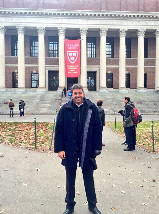 2. "¿Y cuánto cobras de sueldo? Para mí es una pregunta tan importante que no te imaginas, eso me habla mucho del compromiso del emprendedor con el proyecto”, Arturo Elías Ayub.