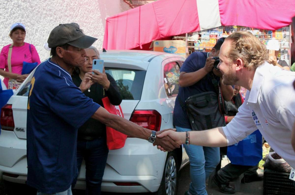 Santiago Taboada recibe apoyo de comerciantes de la Magdalena Contreras
