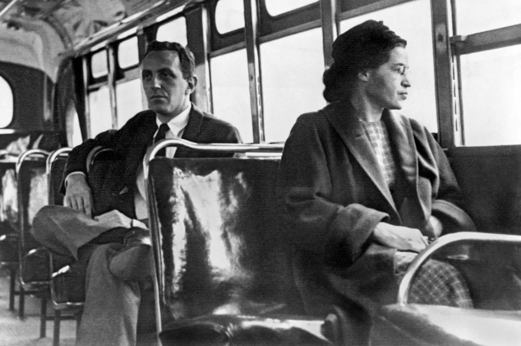 4. "Nunca hay que tener miedo de lo que se hace cuando es correcto", Rosa Parks.