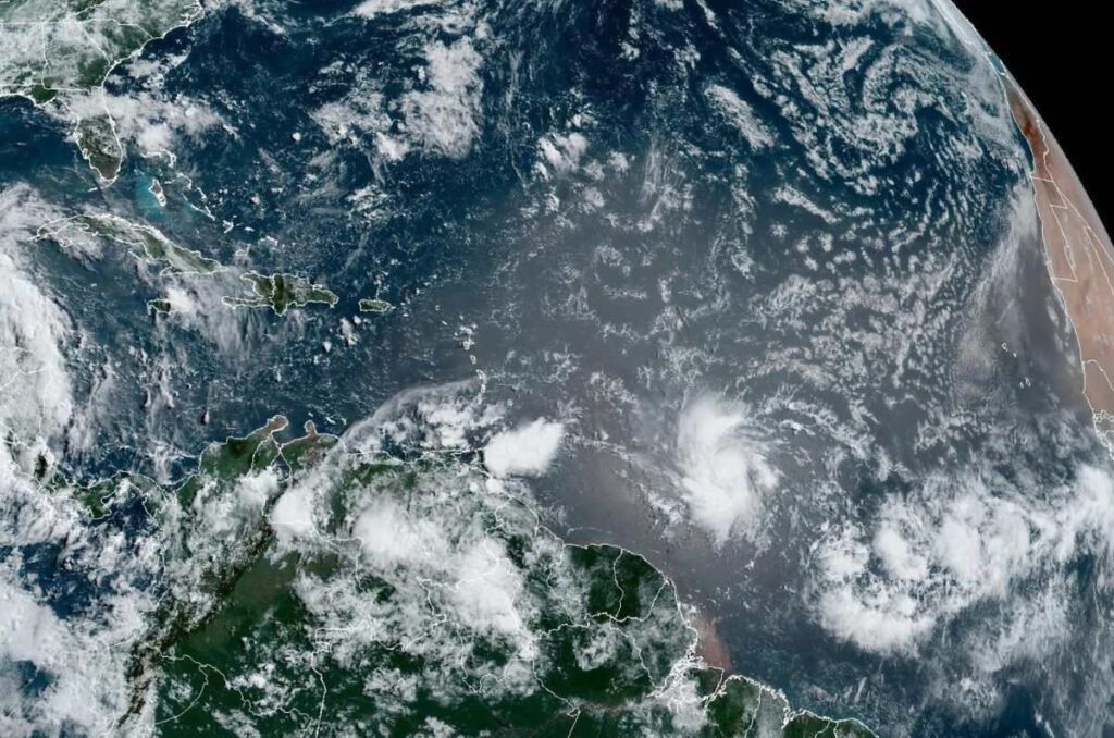 Huracán Beryl y depresión tropical Chris: Trayectoria y afectaciones 0
