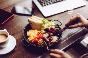 Plato Harvard, el método para comer más saludable en la oficina