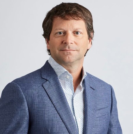 ¿Un romance en la oficina puede costarte el trabajo? 4 escándalos y cómo proteger tu carrera 4