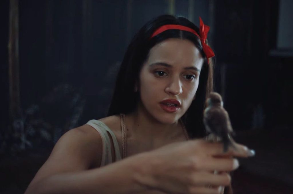 El videoclip Berghain de Rosalía es más que una canción: es una superproducción musical y audiovisual con orquesta sinfónica incluida. Aquí te explicamos cómo se financia un proyecto de ese nivel y todo lo que hay detrás.