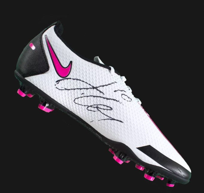 Los tenis de futbol más caros del mundo: El Top 10 que rompe récords (y bolsillos) 1