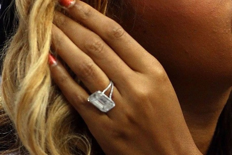 ¡No solo Taylor Swift! Estas líderes también han recibido anillos de compromiso caros y legendarios 3